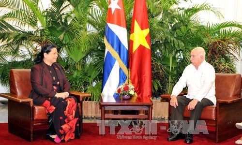 Phó Chủ tịch Quốc hội Tòng Thị Phóng gặp các lãnh đạo Cuba